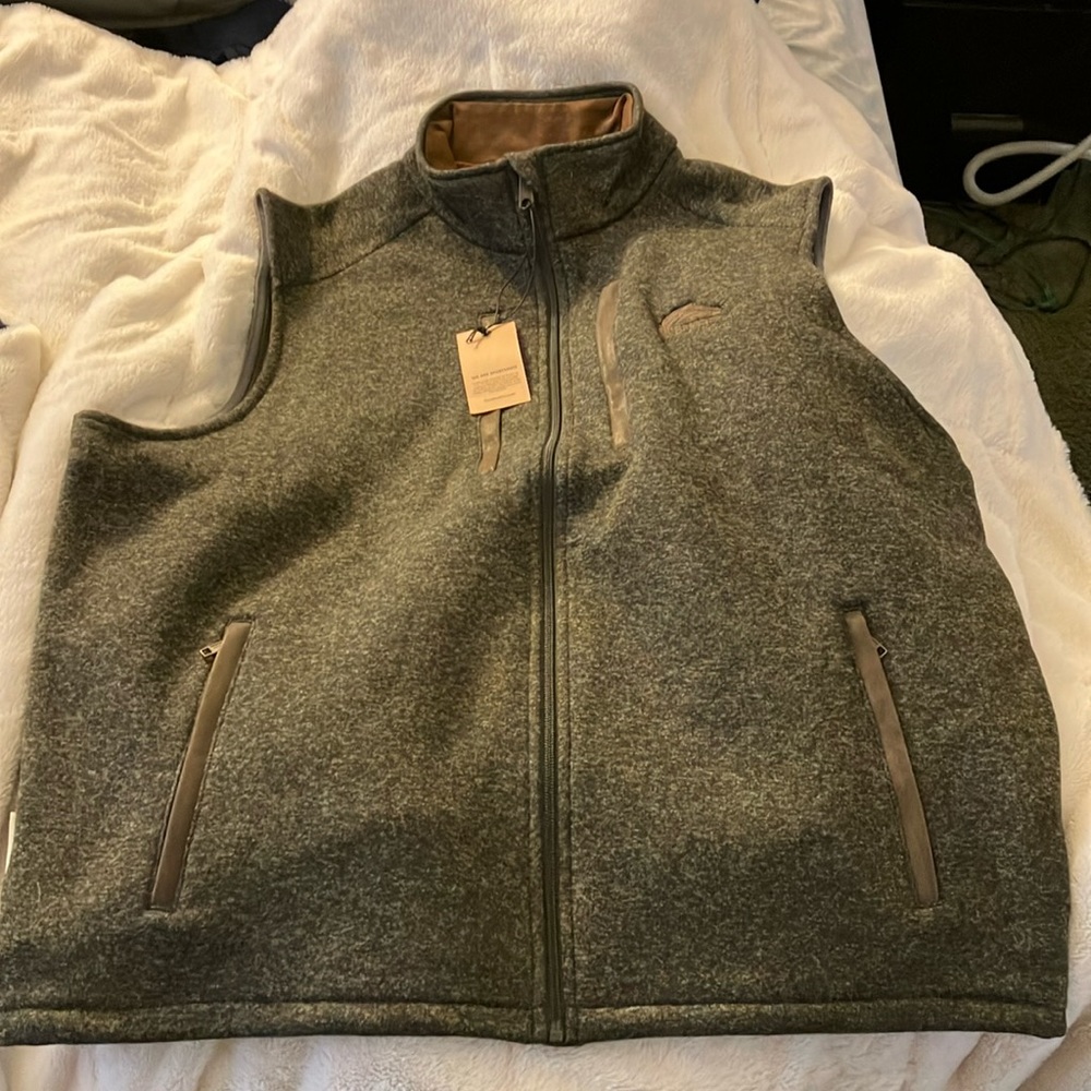 Tom Beckbe Breeder’s Cup vest NWT